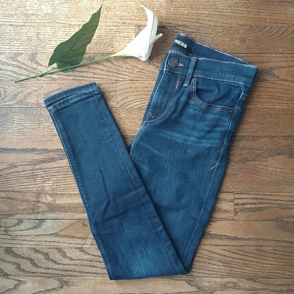 Express Legging Jean Mid Rise in Size 0 Short